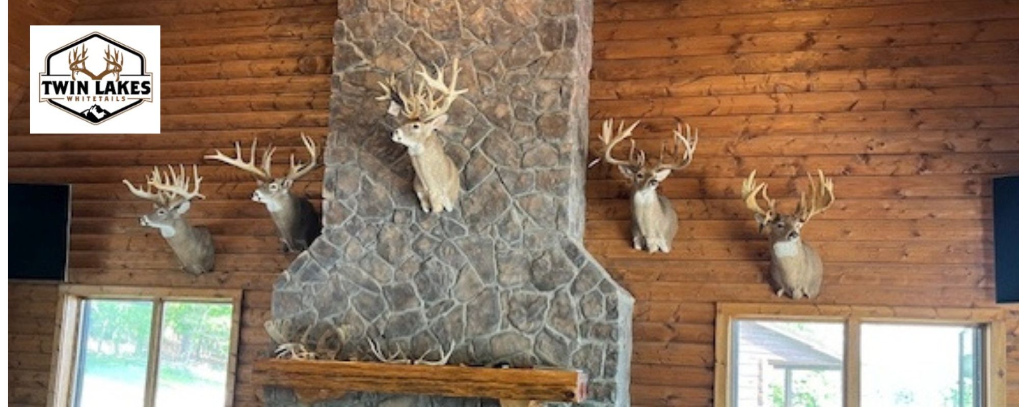 TrophyWhitetailHuntsLodgeMounts